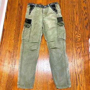 FreePeople light weight pants size 4 army green with camouflage